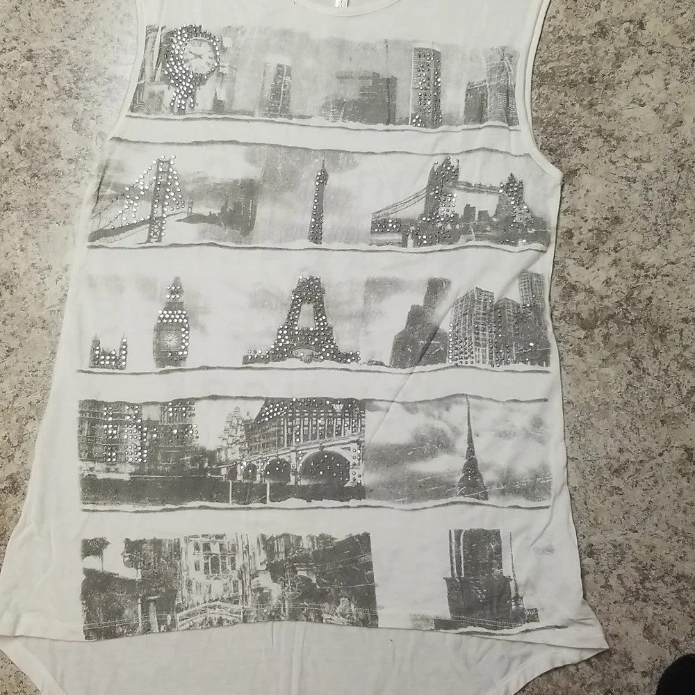 Tank - Picture 2 of 6